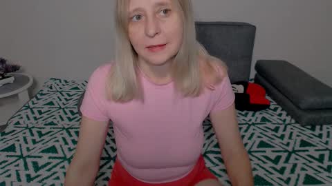 Milena online show from December 3, 7:00 am