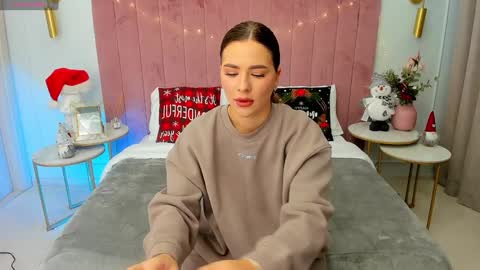 Mia online show from December 22, 5:34 am