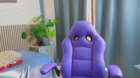 milena_lawson online show from April 17, 12:29 pm