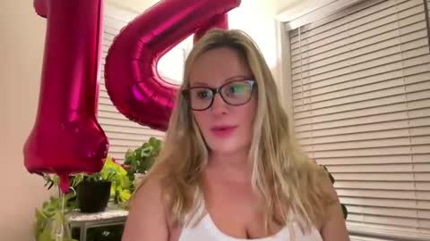 MIlf Goddess online show from October 13, 5:43 am