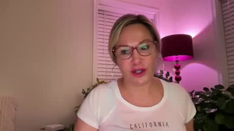 MIlf Goddess online show from October 6, 2:50 am