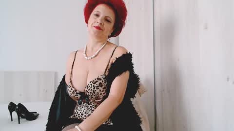 Milfsupreme online show from September 21, 12:15 pm