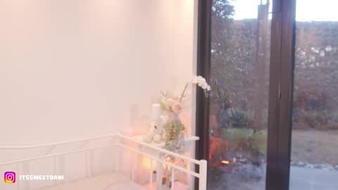 milky_0 online show from March 21, 10:15 pm