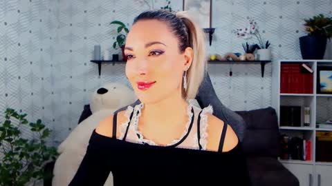 MillaXQueen online show from November 14, 10:37 am