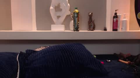 Milu Wallace  online show from October 18, 12:14 am