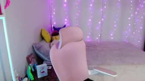 mily_milk_ online show from March 12, 8:30 am