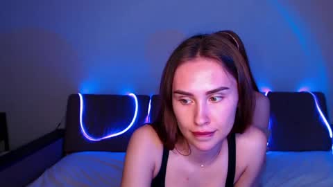 mimi_red online show from April 19, 6:10 pm