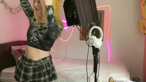 mimsymarlo online show from December 28, 7:43 pm