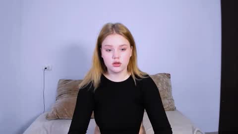 hi Im Mina  online show from October 19, 10:34 pm