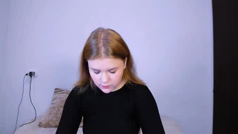 hi Im Mina  online show from October 28, 10:36 pm