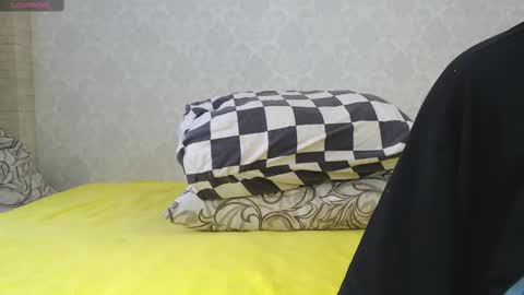 mira_one_ online show from February 25, 8:47 am