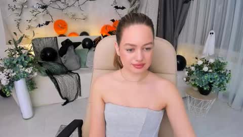 Emma online show from November 3, 7:29 pm