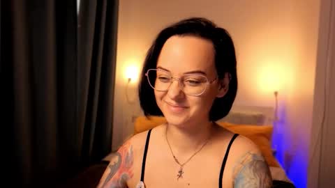 MiraSkyy online show from October 3, 3:06 pm