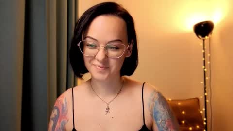 MiraSkyy online show from November 4, 2:00 pm