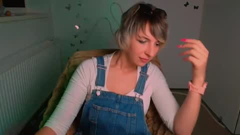 Mishelle online show from May 4, 6:44 pm