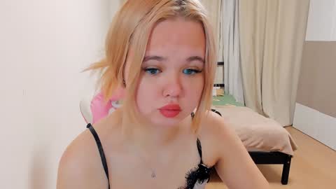 miss__selena online show from December 25, 4:43 pm