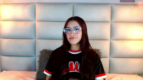 miss_ariss online show from April 22, 2:30 am