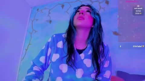 miss_evans_ online show from November 6, 8:31 am