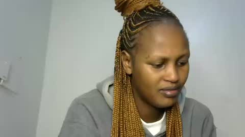 miss_vall online show from February 5, 7:10 pm