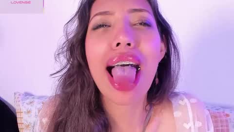 Miss Veronica online show from March 7, 2:45 pm