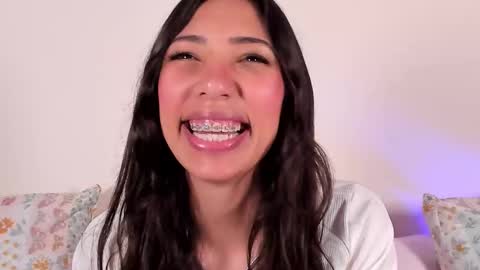 Miss Veronica online show from September 15, 1:30 pm