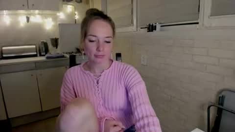 miss_you20 online show from October 28, 9:30 pm