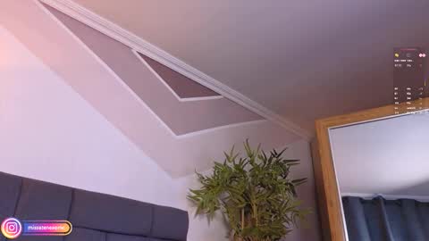 Laura online show from March 15, 2:52 pm