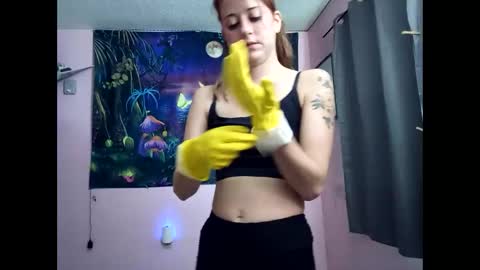 MissEeva online show from December 9, 6:03 pm