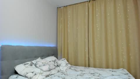 Hello dear my name Elisa online show from December 12, 3:21 am