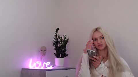 EMMA online show from December 15, 9:31 pm