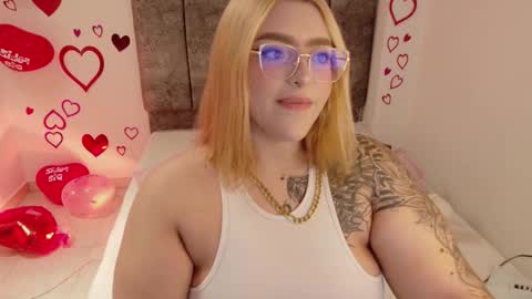 missevans_ online show from February 18, 5:12 pm