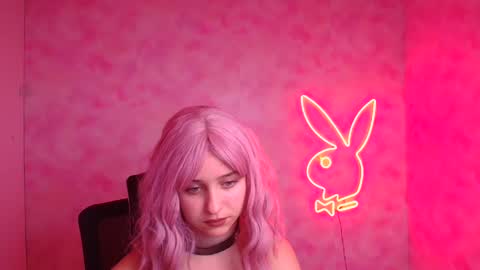 Mia online show from November 17, 10:54 pm