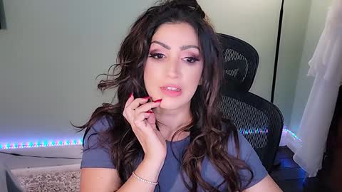 Mina online show from December 19, 3:18 am