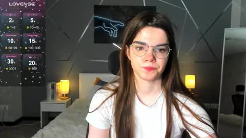 misss_evelyne online show from January 19, 1:24 am