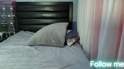 Olivia FOLLOW ME TO GET   Thumb UP me please its important   online show from September 25, 9:19 am