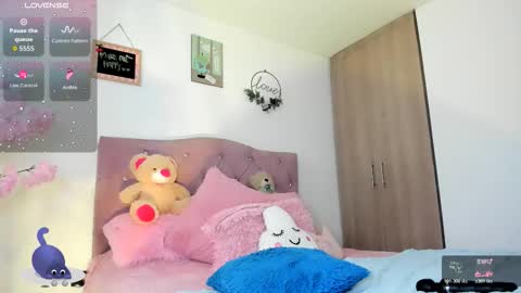 ... Independent model online show from February 17, 4:45 am