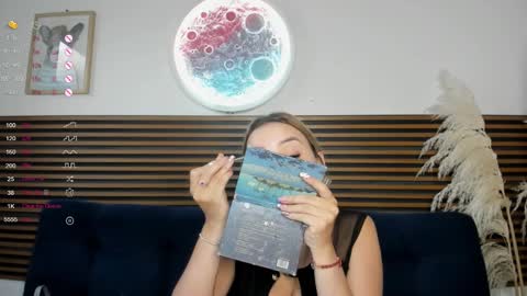 missvalery1 online show from January 7, 8:31 pm