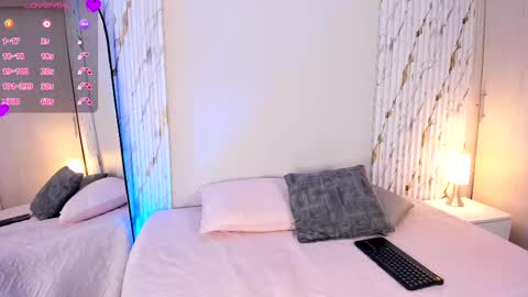 missvioleet online show from October 16, 6:10 pm