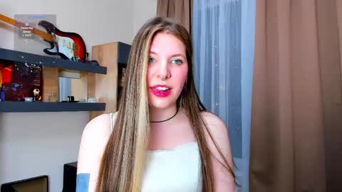 Anya online show from April 18, 7:07 pm