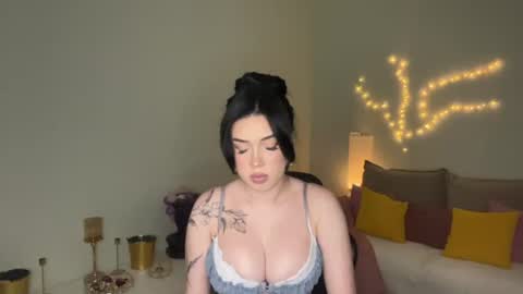 Mia online show from July 8, 2:52 pm