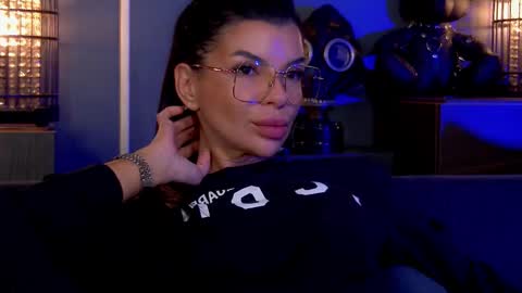 Elenia online show from October 16, 12:08 pm