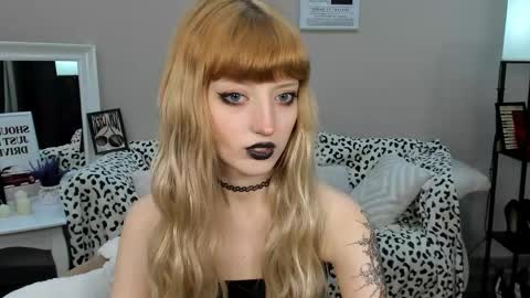 Misty online show from April 20, 6:22 pm