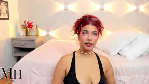 mizzhell_ online show from December 18, 3:44 am