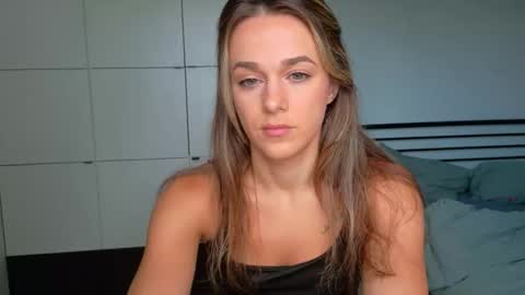 mmminnie online show from October 7, 1:37 pm