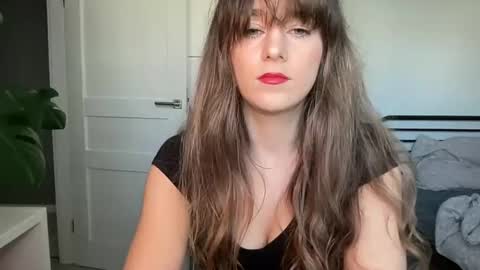 mmminnie online show from February 1, 1:41 pm