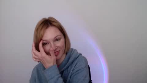 mollilove online show from May 13, 11:05 am