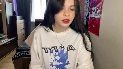 molly_kinkli online show from April 18, 8:39 am