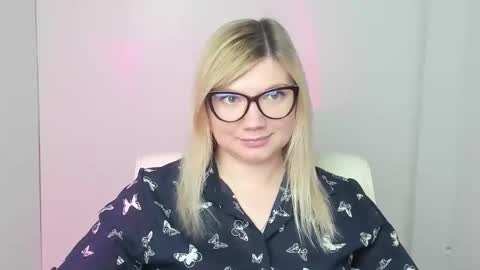Molly online show from November 4, 1:05 pm