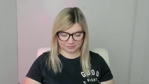 Molly online show from October 3, 11:48 am