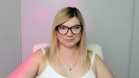 Molly online show from September 12, 11:39 am